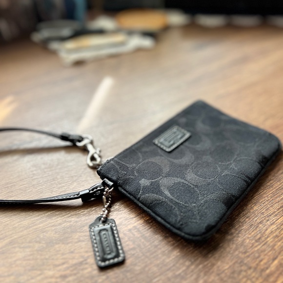 Coach Black Signature Canvas Zip Top Wristlet - Picture 7 of 10